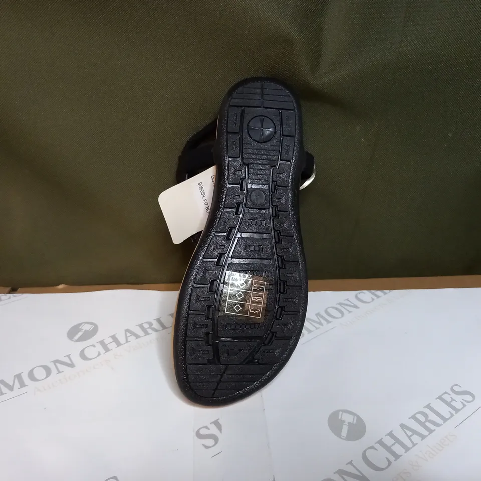 KASARA EMBELLISHED THONG SANDAL - SIZE 4 