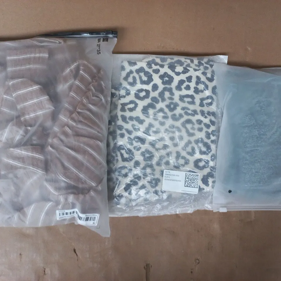 APPROXIMATELY 20 ASSORTED CLOTHING AND FASHION PRODUCTS IN VARIOUS STYLES AND SIZES - COLLECTION ONLY