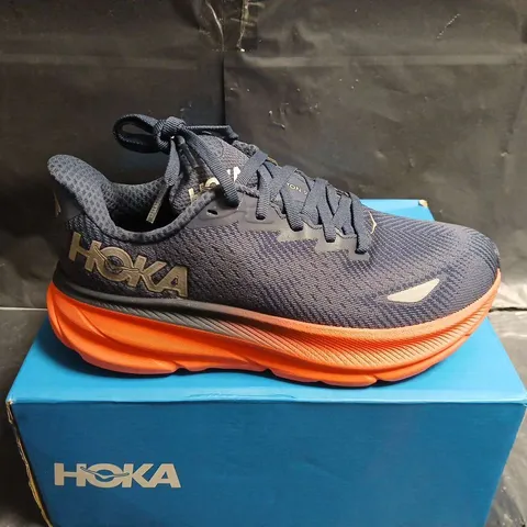 BOXED PAIR OF HOKA CLIFTON 9 GTX WOMEN’S RUNNING SHOES – UK SIZE  4.5