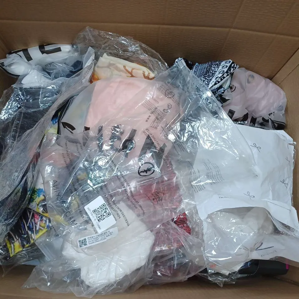 BOX OF APPROXIMATELY 22 ASSORTED CLOTHING ITEMS TO INCLUDE - SOCKS , DRESS , SCARF ETC