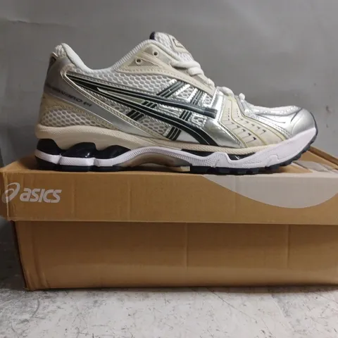 BOXED PAIR OF ASICS TRAINERS IN WHITE/SILVER SIZE UK 8