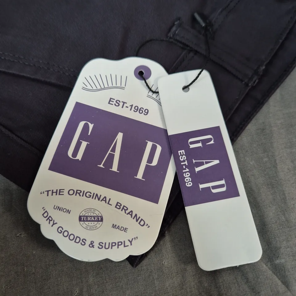 GAP MEN'S TROUSERS, DARK NAVY – WAIST 32/34/36 (TAG ATTACHED)