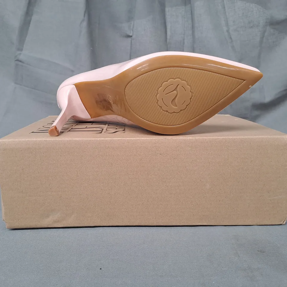BOXED PAIR OF WHERE'S THAT FROM POINTED TOE HIGH HEEL SHOES IN PINK EU SIZE 39