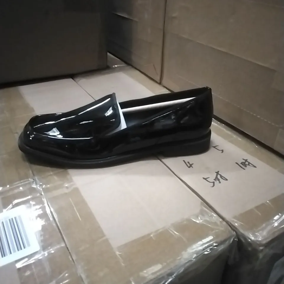 PALLET TO CONTAIN APPROXIMATELY 70 BRAND NEW JD WILLIAMS DOLLY SHOES ETC