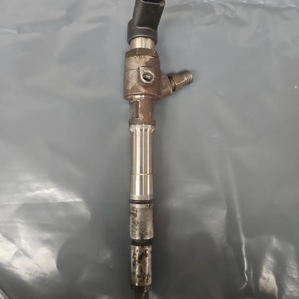 DIESEL FUEL INJECTOR – VEHICLE PART (USED)