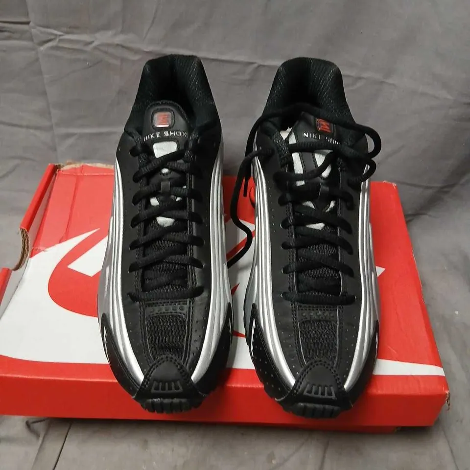 NIKE SHOX R4 BLACK/METALLIC SILVER RUNNING SHOES, UK 5.5 (US 8, EU 39)