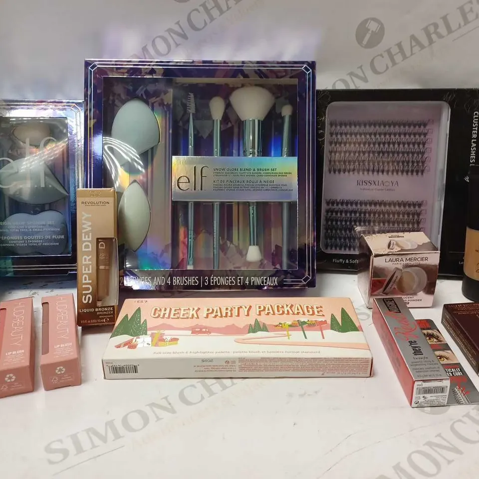 LOT OF APPROX 10 ASSORTED BEAUTY TO INCLUDE BENEFIT CHEEK PARTY PACKAGE, LAURA MERCIER SETTING POWDER, CHARLOTTE TILBURY LIPSTICK, ETC 