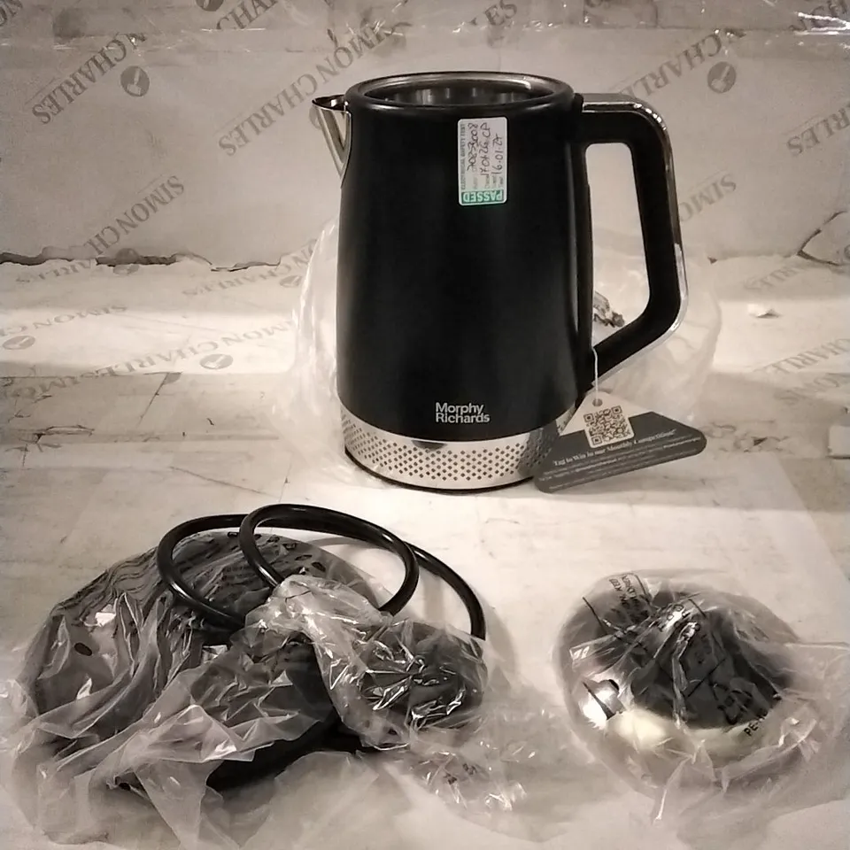 BOXED MORPHY RICHARDS ILLUMINATION BLACK 1.7L KETTLE 