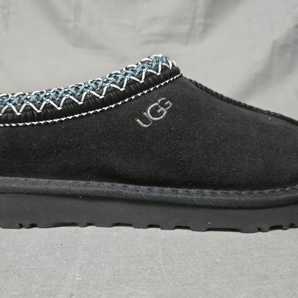 PAIR OF UGG WOMEN'S TASMAN SHOES IN BLACK UK SIZE 5