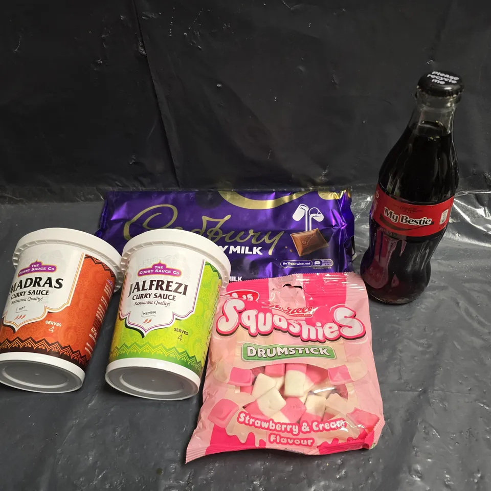 TOTE OF ASSORTED FOOD ITEMS TO INCLUDE CURRY SAUCES, CHOCOLATE, SWEETS & COCA COLA