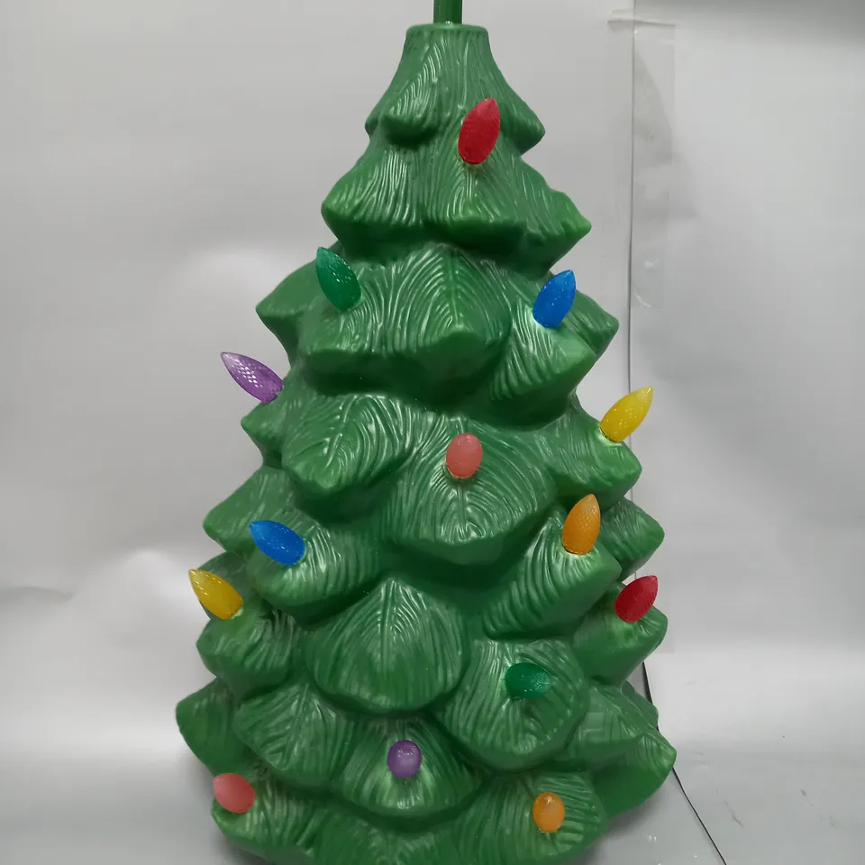 MR CHRISTMAS INDOOR OUTDOOR MOLDED CHRISTMAS TREE