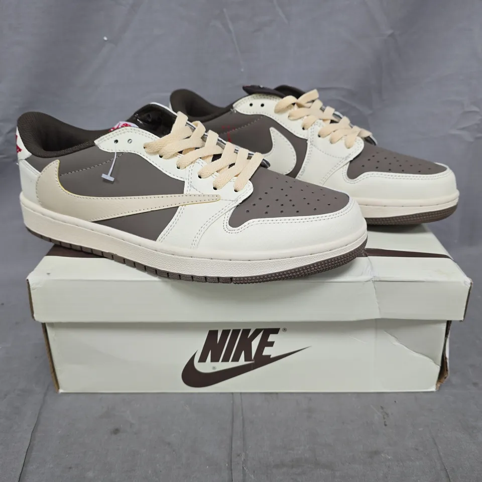 BOXED PAIR OF NIKE AIR JORDAN 1 CACTUS JACK TRAINERS IN CREAM/BROWN SIZE UK 8.5