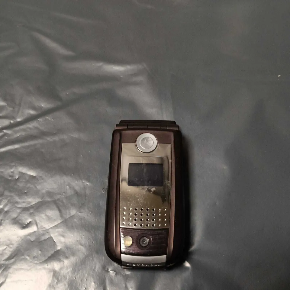 MOTOROLA MPX220 MOBILE PHONE – BROWN FLIP PHONE