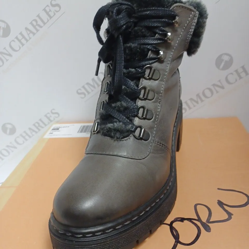 BOXED MODA IN PELLE HIKING BOOTS, GREY - SIZE 3