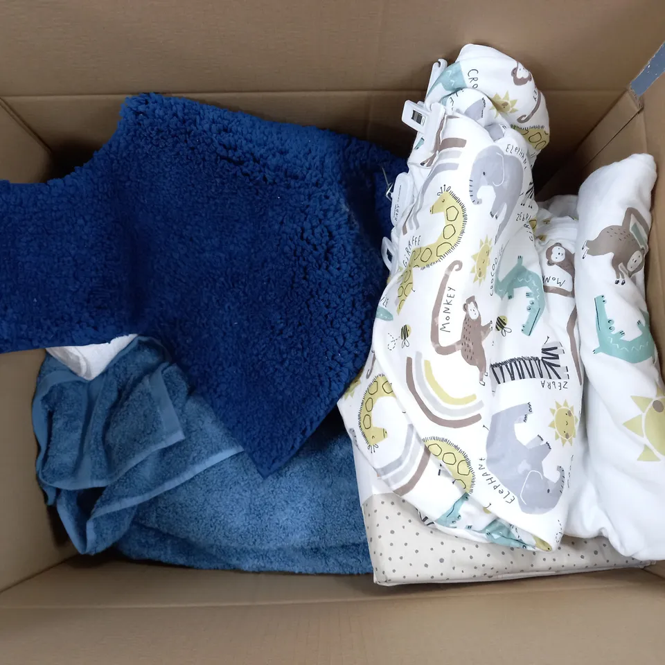 APPROXIMATELTY 20 HOUSEHOLD ITEMS TO INCLUDE DUVETS, THROWS, CUSHIONS, ETC