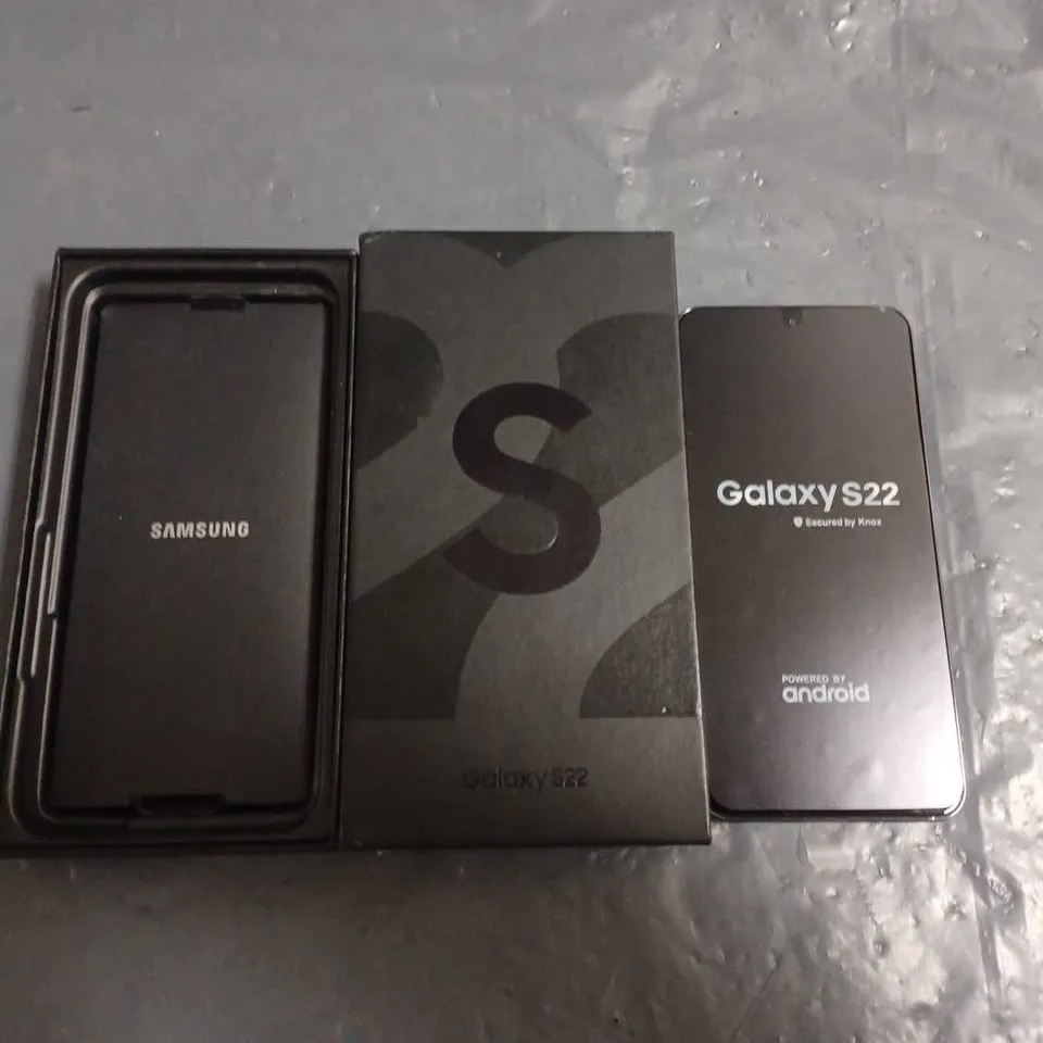 BOXED SAMSUNG GALAXY S22 128GB MOBILE PHONE IN BLACK - SM-S901U1