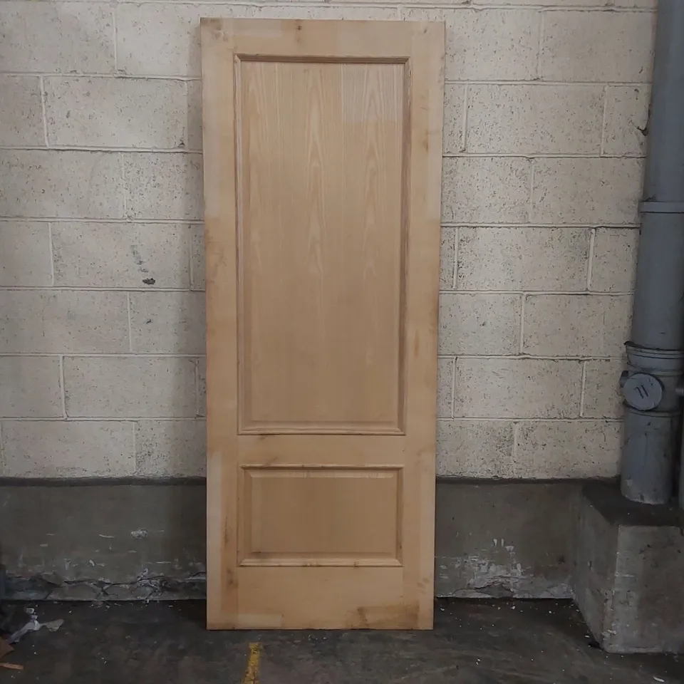 SOLID WOOD INTERNAL DOOR - APPROXIMATELY 198.5 x 76cm