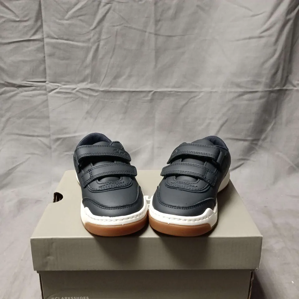 BOXED PAIR OF KIDS URBAN SOLO K NAVY VELCRO TRAINERS – UK 9 (EU 27)