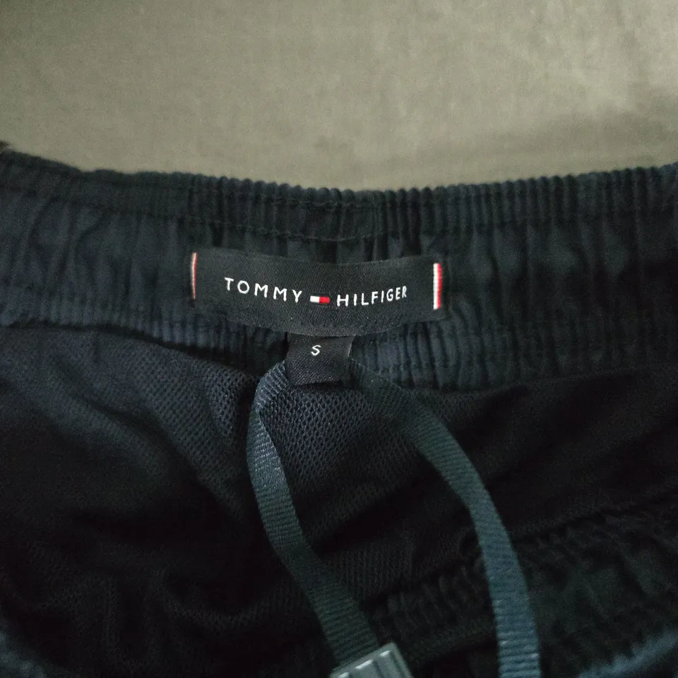 TOMMY HILFIGER MEDIUM DRAWSTRING SHORTS IN NAVY - SMALL