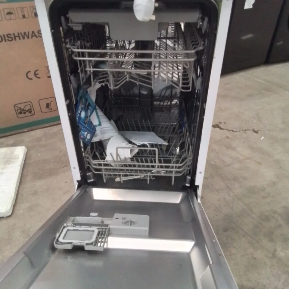 HISENSE UNDER COUNTER COMPACT SLIMLINE  DISHWASHER IN WHITE 