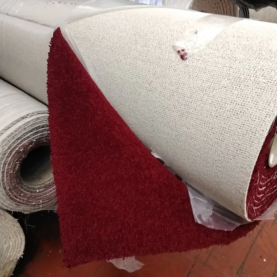 ROLL OF QUALITY DURHAM TWIST BORDEAU CARPET // APPROX SIZE: 5 X 6.6m