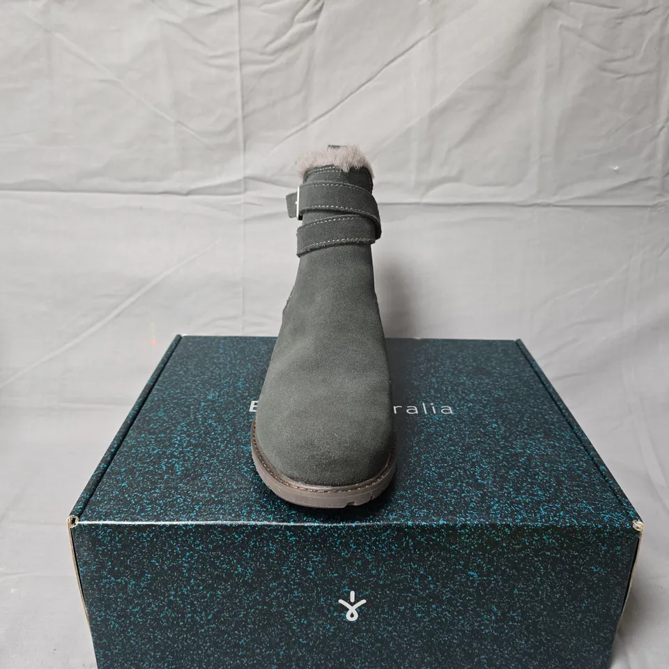 EMU AUSTRALIA WOMEN'S SUEDE ANKLE BOOTS WITH SHEARLING LINING (W9/M8) – BOXED