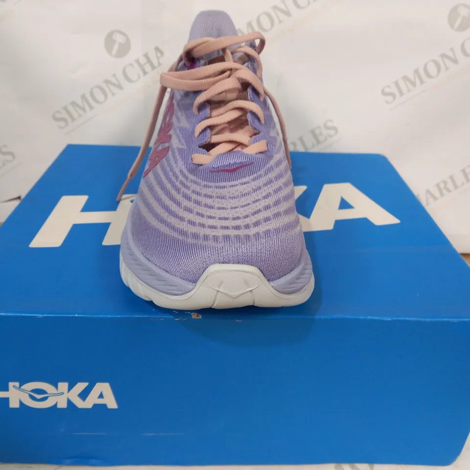BOXED PAIR OF HOKA MACH 5 SHOES IN VIOLET UK SIZE 6