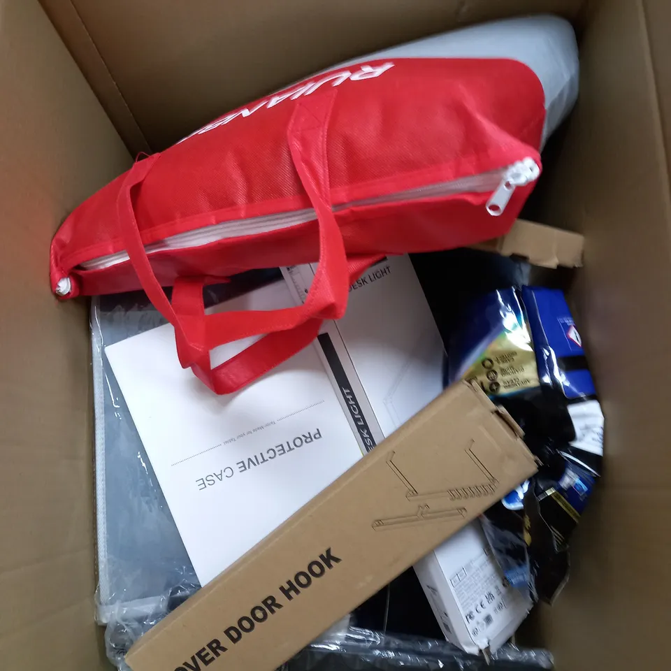 BOX OF APPROX 15 ASSORTED ITEMS TO INCLUDE - FINISH POWERBALL, OVER DOOR HOOKS, DESK LIGHT ETC