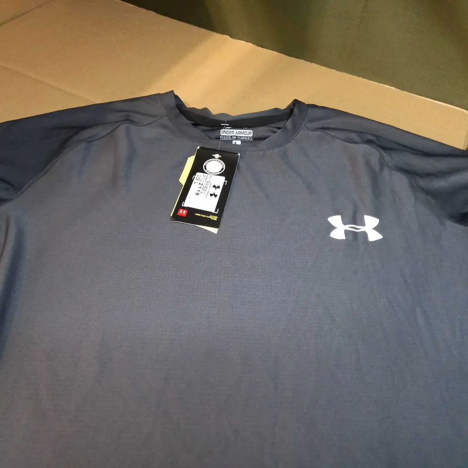 UNDER ARMOUR STEEL/LOGO FITNESS TOP - LARGE