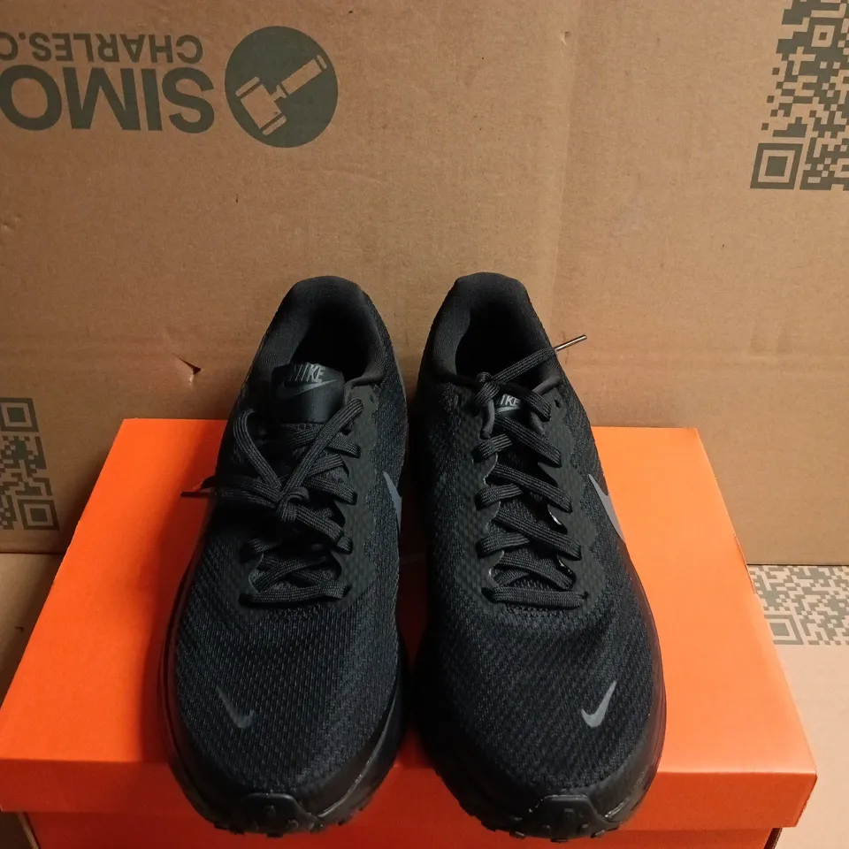 BOXED PAIR OF NIKE REVOLUTION 8 WOMEN'S RUNNING SHOES –UK SIZE 8.5