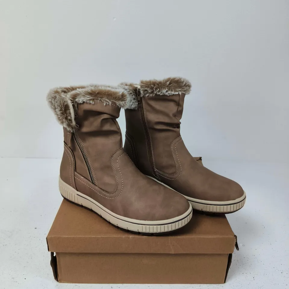 BOXED PAIR OF JO & JOE JADE TAUPE WOMEN'S ANKLE BOOTS – UK SIZE 6