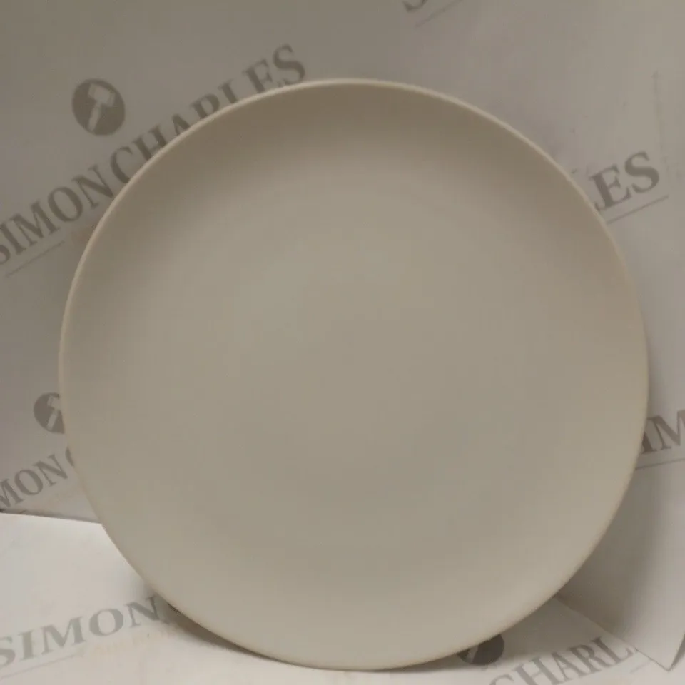 BRAND NEW BOXED CESIRO 12 PIECE DINNER SET TO INCLUDE LARGE PLATE SMALL PLATE AND BOWL IN MATT WHITE / COLLECTION ONLY 