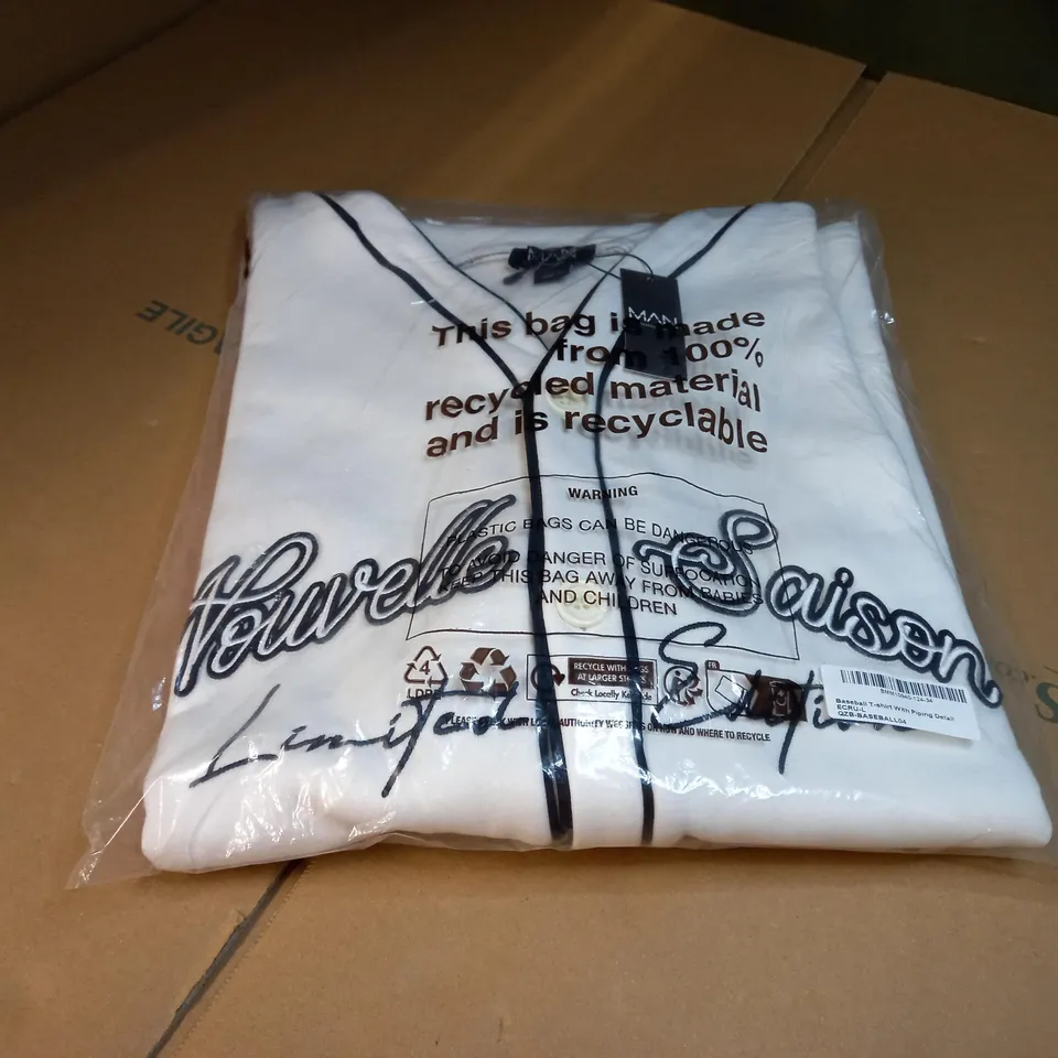 PACKAGED BOOHOO MAN BASEBALL T-SHIRT WITH PIPING DETAIL - LARGE