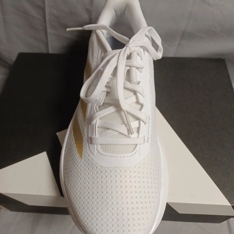 BOXED PAIR OF ADIDAS WHITE RUNNING SHOES- UK SIZE 6