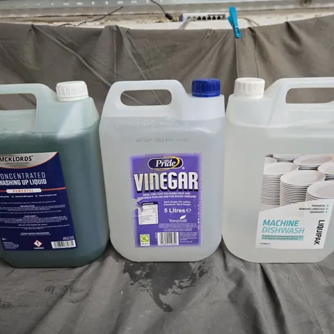 APPROXIMATELY 3 ASSORTED CLEANING PRODUCTS TO INCLUDE - MCKLORDS CONCENTRATED WASHING UP LIQUID - PRIDE VINEGAR - LIQUIPAK MACHINE DISHWASH - COLLECTION ONLY