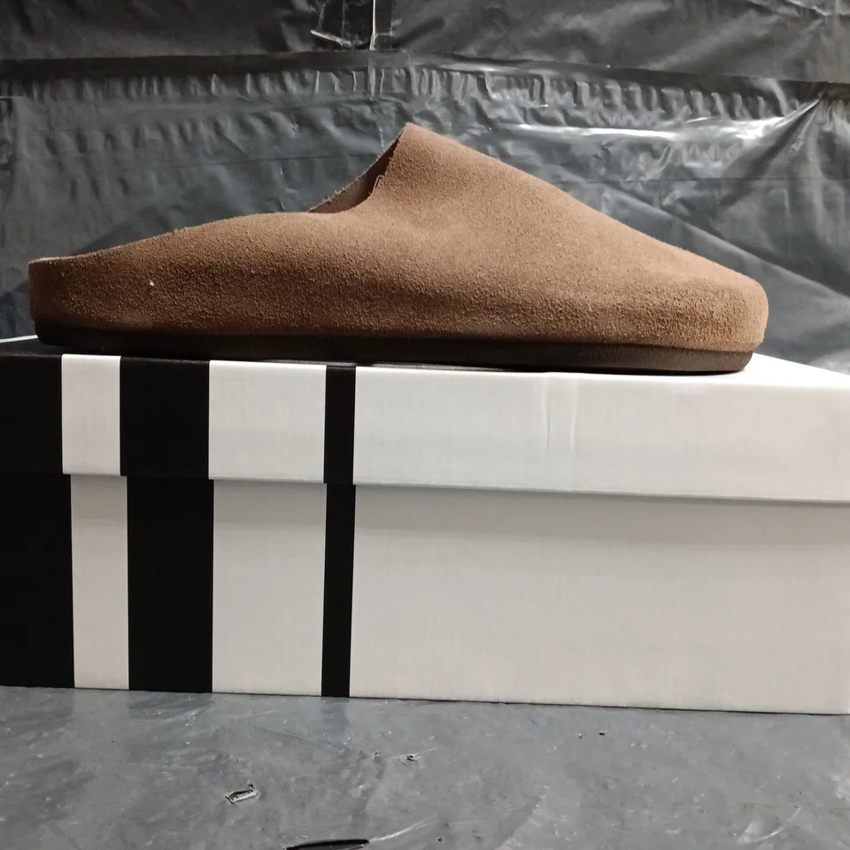 BOXED PAIR OF JOHN LEWIS CLOG ALVAR SHOES IN BROWN SIZE EU 43