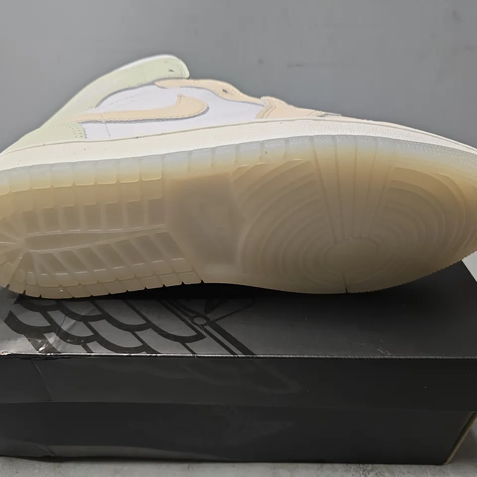 BOXED NIKE AIR JORDANS 1 MID SE SNEAKERS - UK 7 