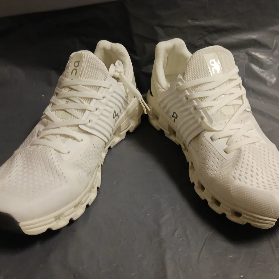 PAIR OF ON SHOES IN WHITE UK SIZE 10.5