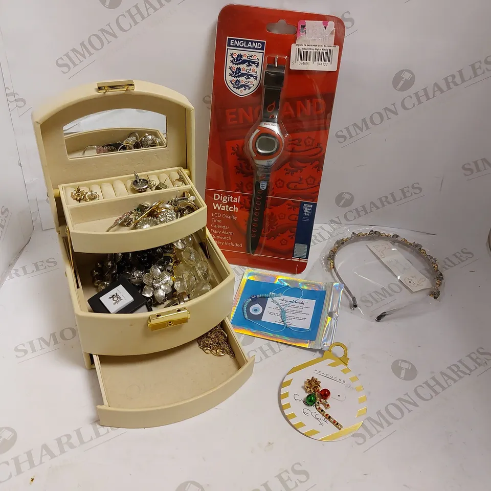 BOX OF APPROX 15 ITEMS TO INCLUDE ENGLAND DIGITAL WATCH, JEWELLERY BOX AND ASSORTED COSTUME JEWELLERY