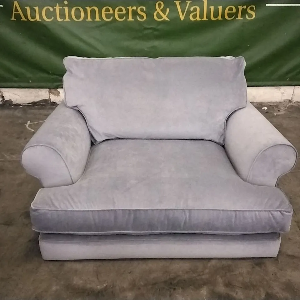 QUALITY DESIGNER LOUNGE CO LARGE ARMCHAIR IN SILVER PLUSH FABRIC 