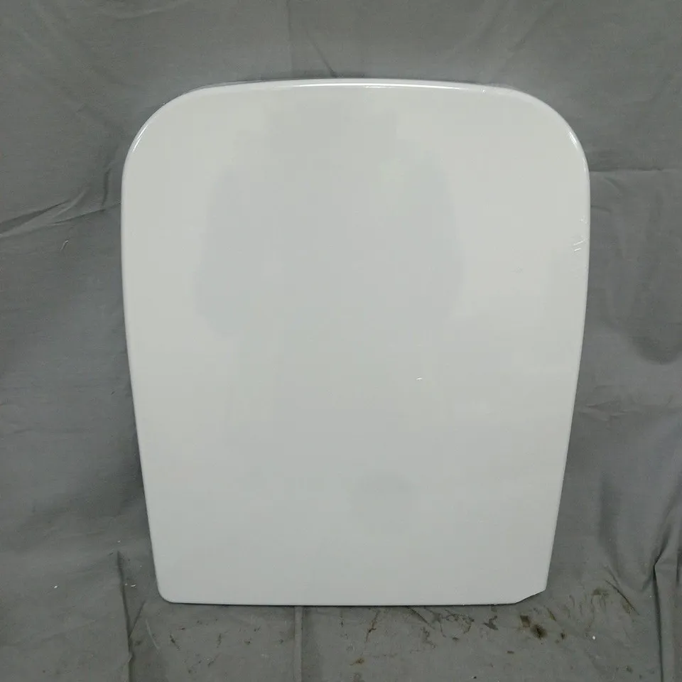 BOXED TOILET SEAT LID SOFT CLOSE 