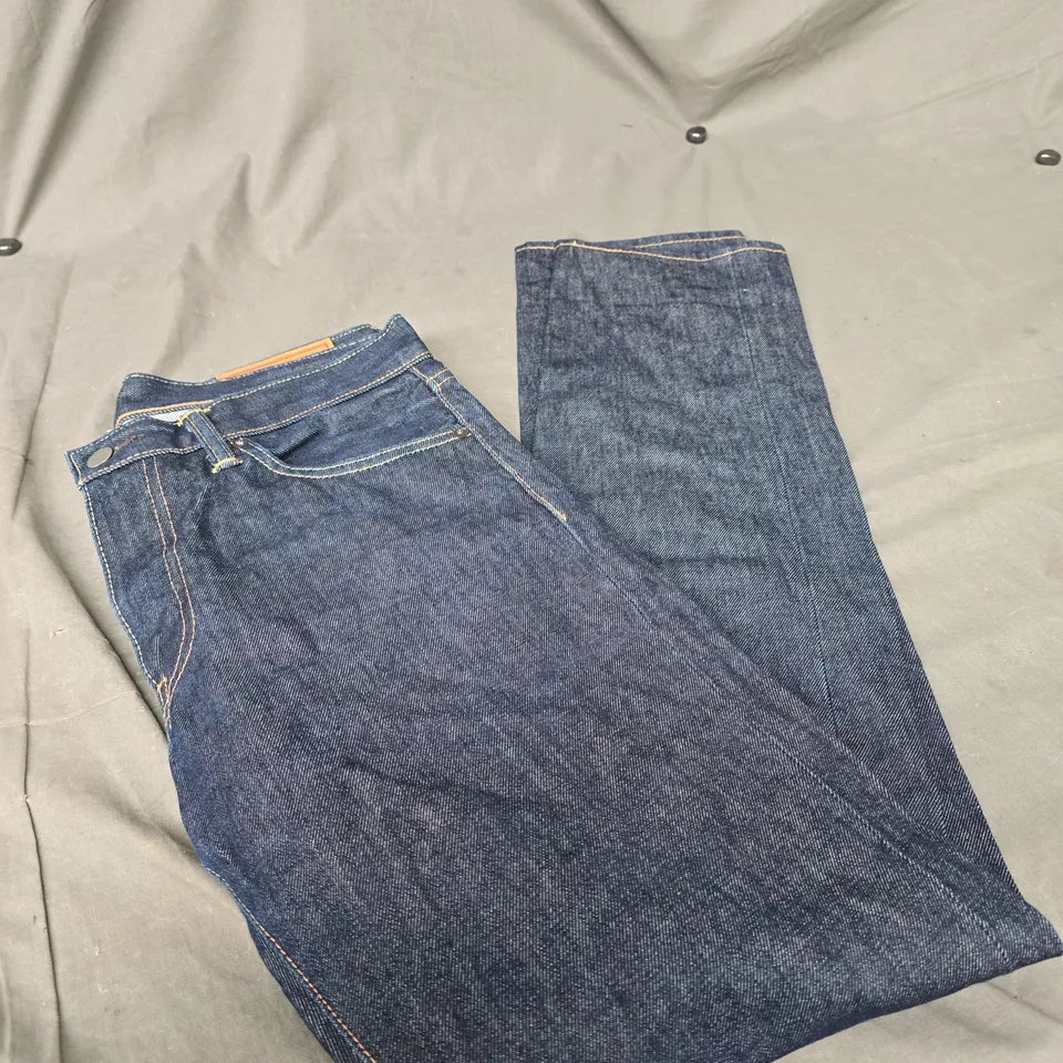LEVI STRAIGHT LEG JEANS SIZE 33/34