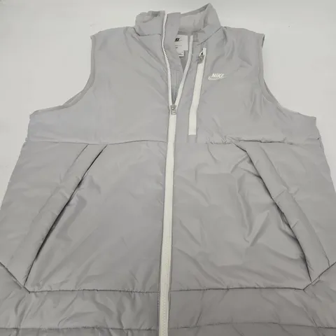 NIKE GREY SLEEVELESS PUFFER JACKET - SIZE M
