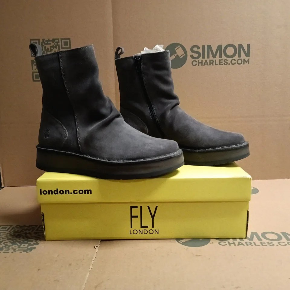 BOXED PAIR OF FLY LONDON SIDE-ZIP ANKLE BOOTS IN GREY SIZE 5