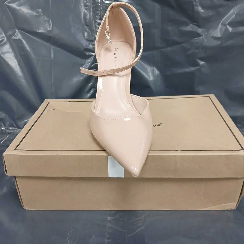 BOXED PAIR OF ON FEET & IN LOVE POINTED TOE STILETTO HEEL SHOES IN BEIGE SIZE EU 39