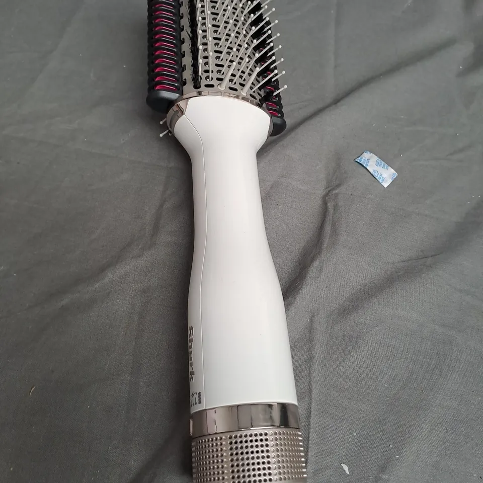 BOXED SHARK SMOOTHSTYLE HOT BRUSH & SMOOTHING COMB