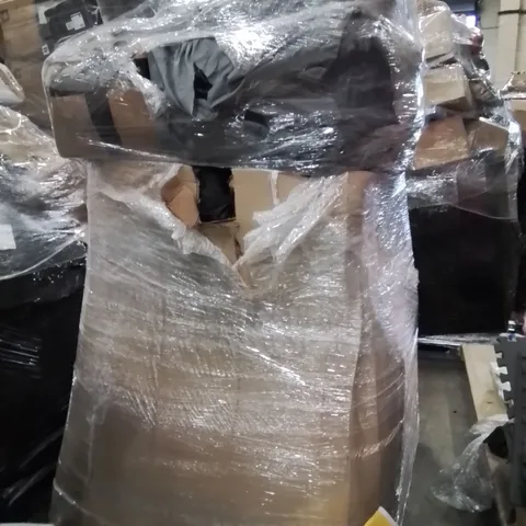 PALLET CONTAINING LARGE QUANTITY OF AIR BEDS