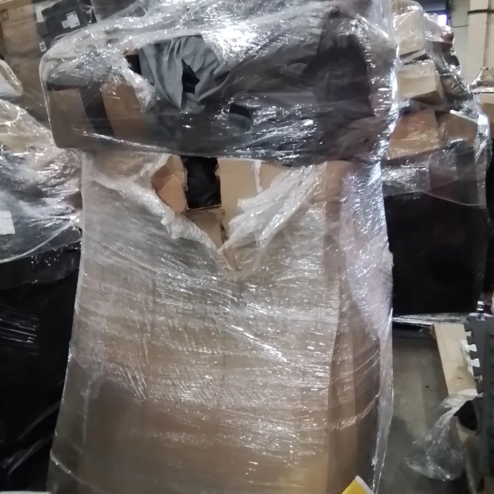 PALLET CONTAINING LARGE QUANTITY OF AIR BEDS 