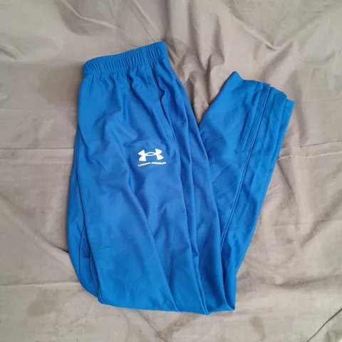 UNDER ARMOUR TRACK PANTS IN BLUE SIZE M