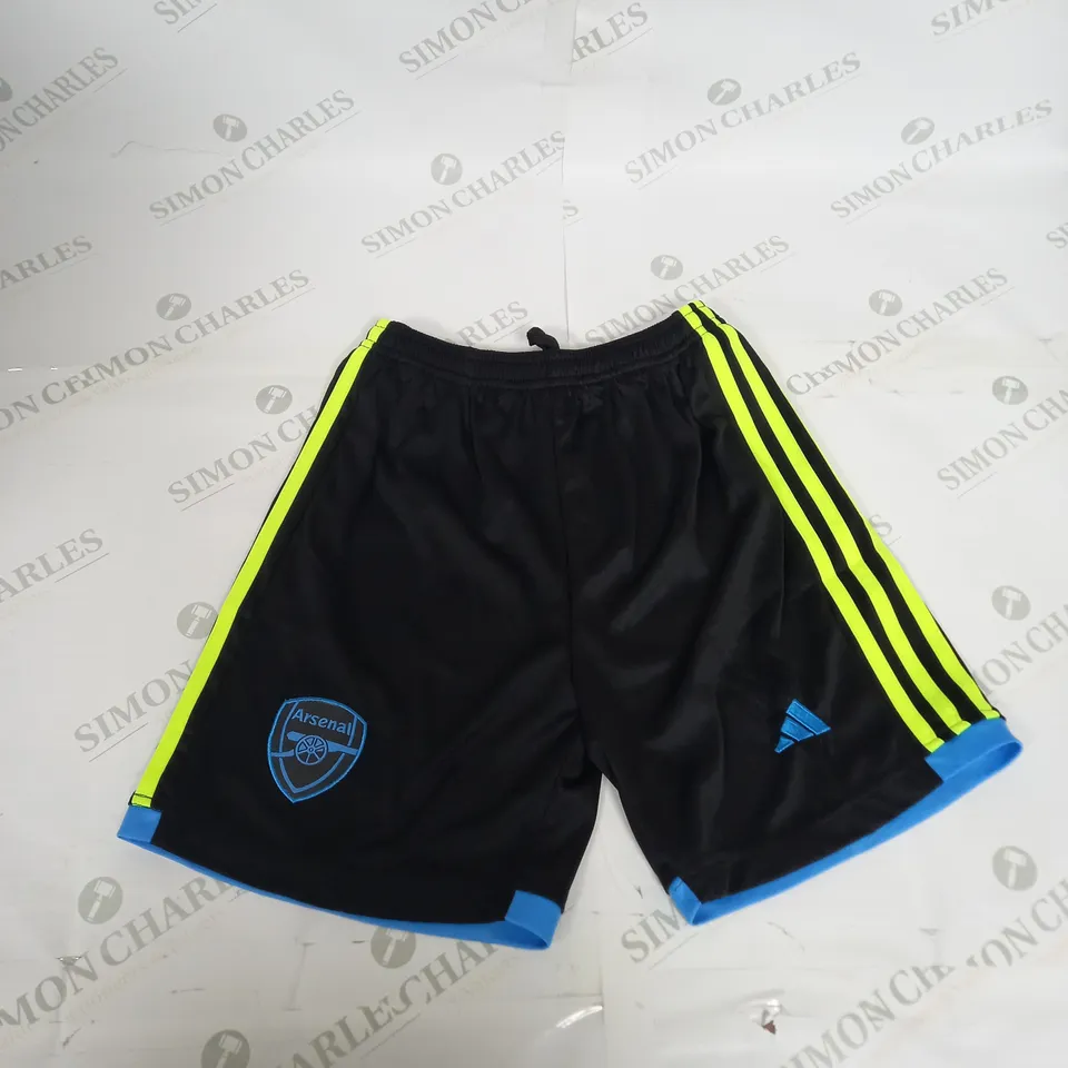 ARSENAL FC AWAY SHIRT WITH SHORTS SIZE 26
